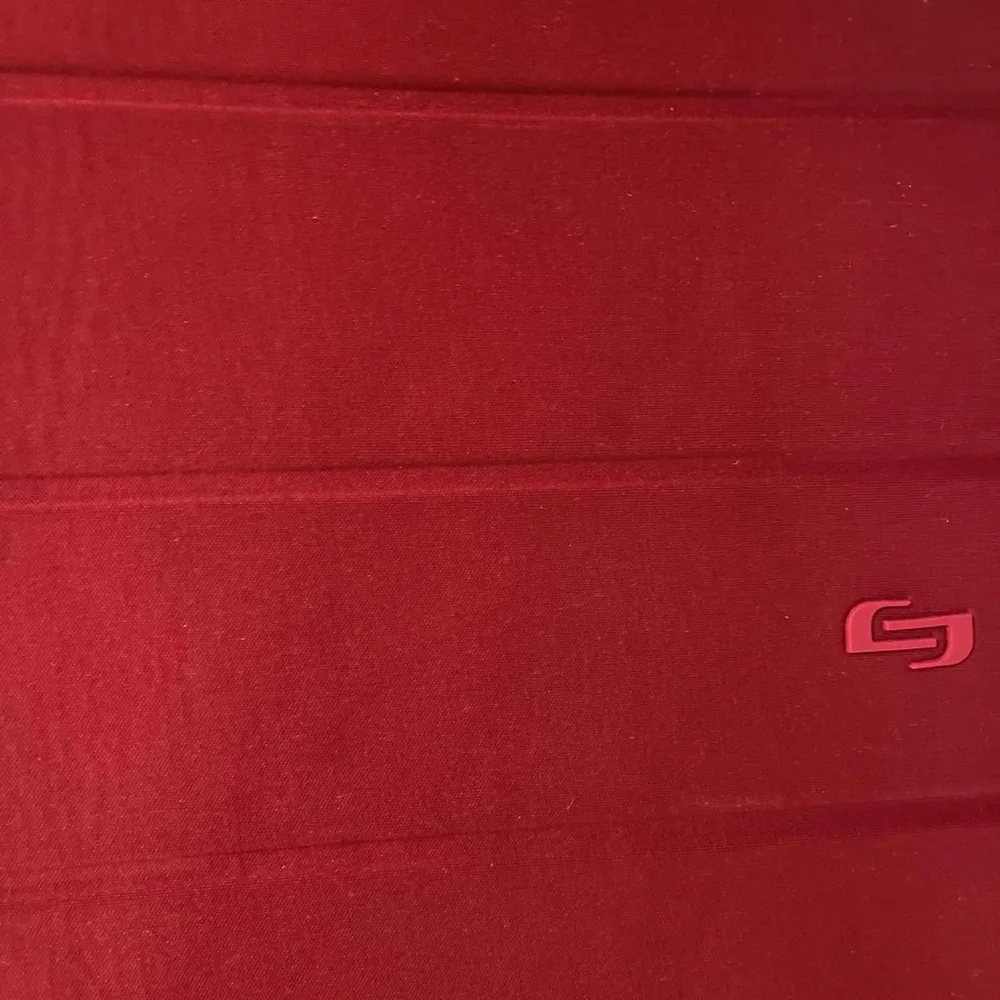 SOLO Crimson and Black Tablet Sleeve